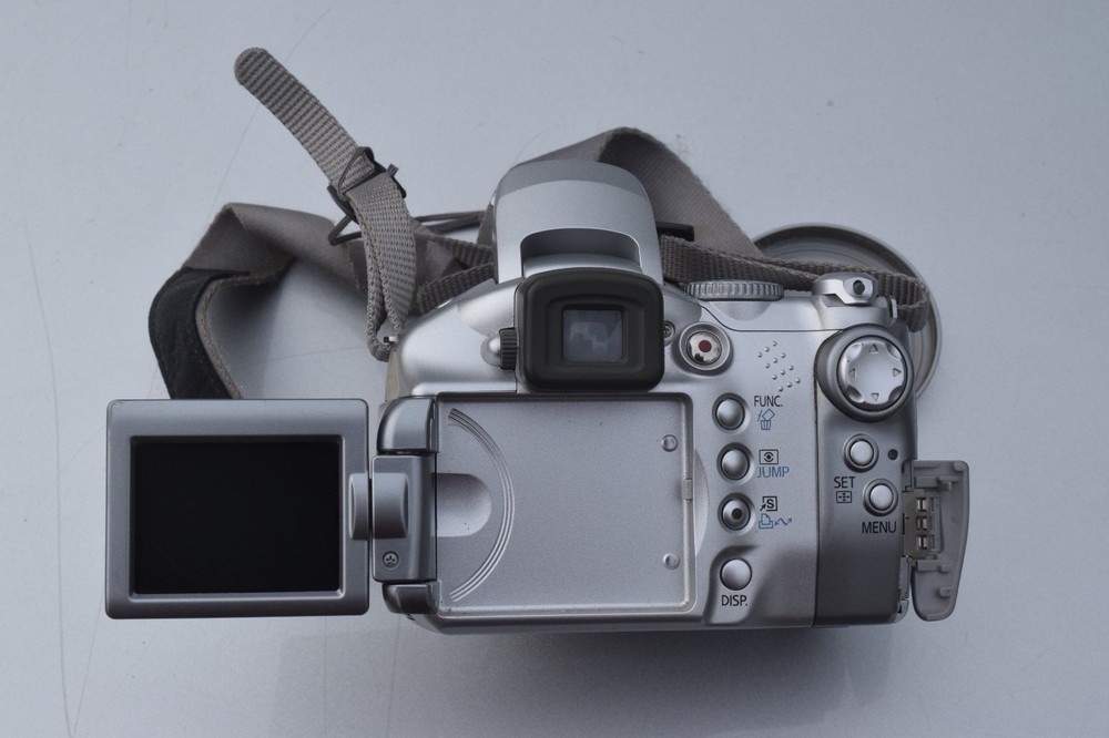 Canon S2IS Power Shop 5.0 MP Camera