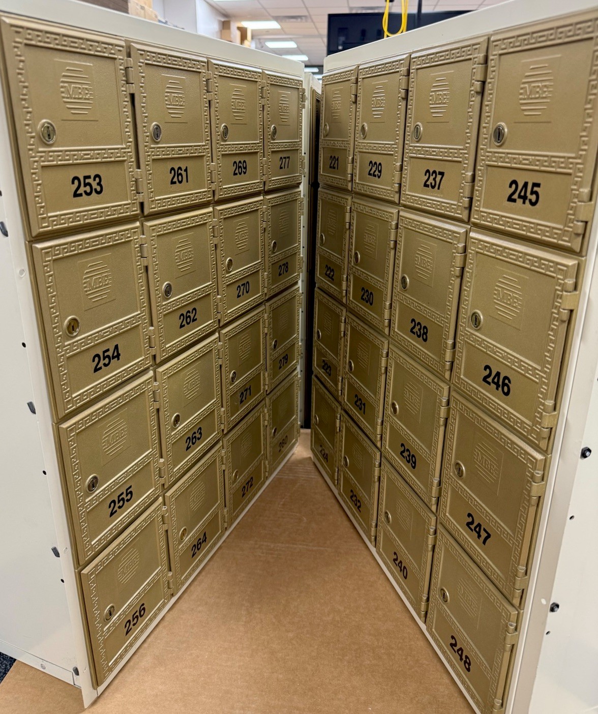 MBE Globe Logo MEDIUM Full-size Mailbox banks w/Key(s)