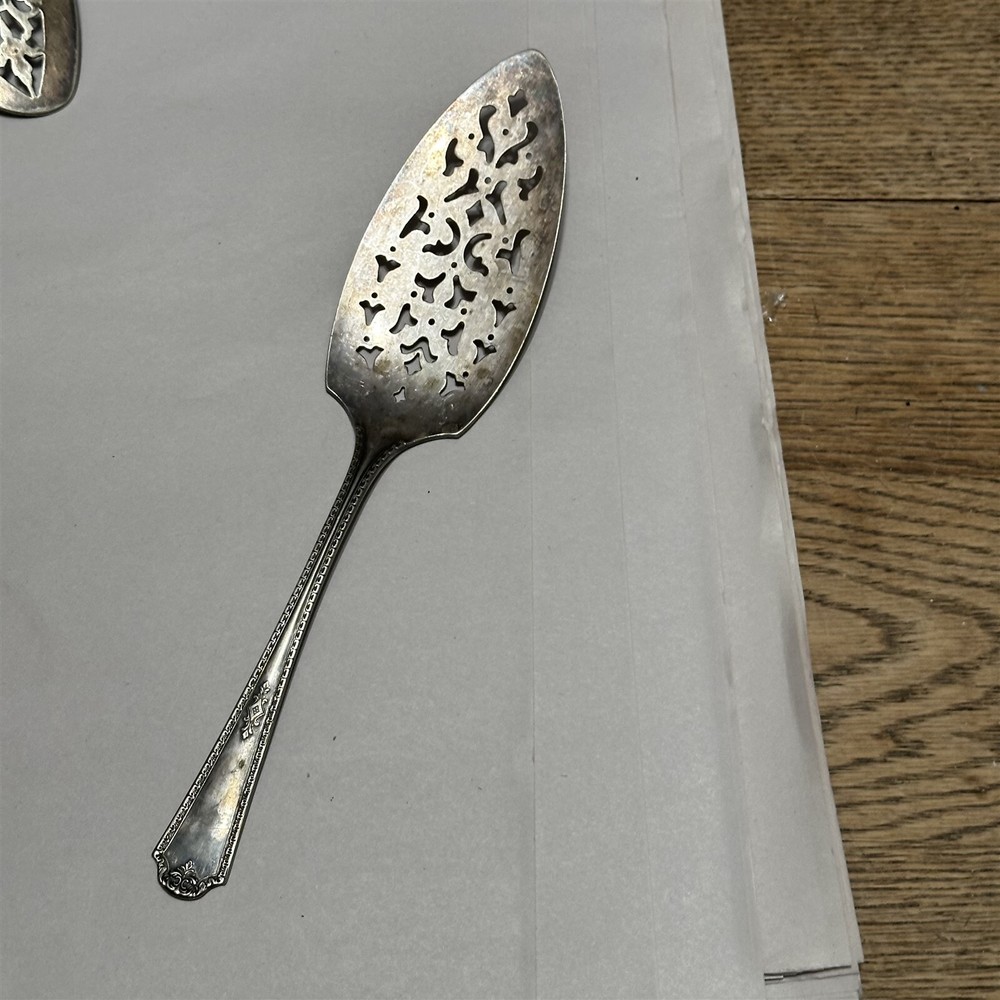 Silverplate PEERLESS BERKELEY CAKE PIE SERVER 10 1/2"