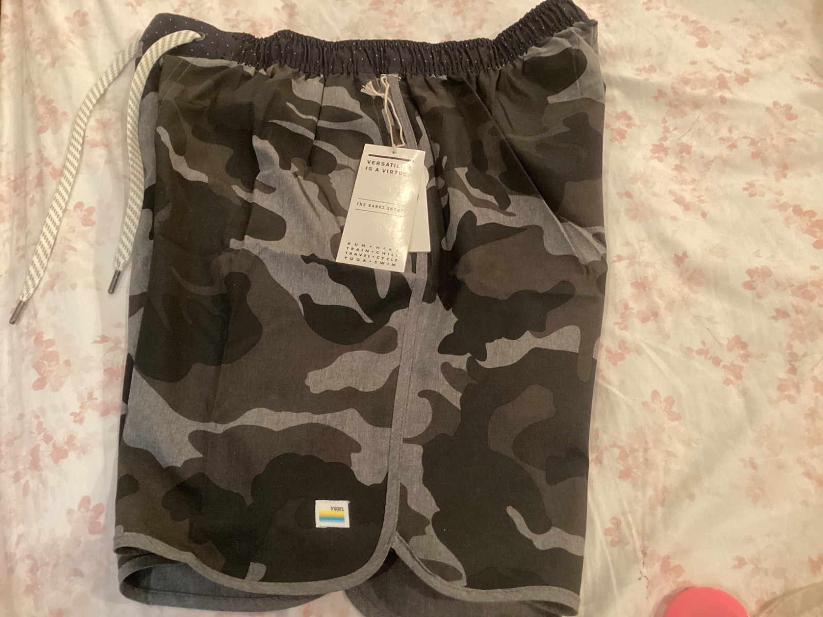 Vuori Men's, The banks short, grey camo, size large, new with tag on.