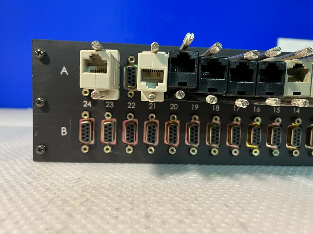 Switchcraft RS 422V4N242 patch bay