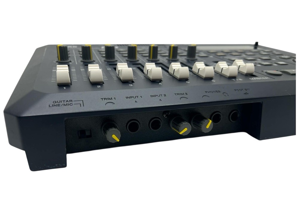 Korg D8 Digital Recording Studio (NO POWER CABLE)