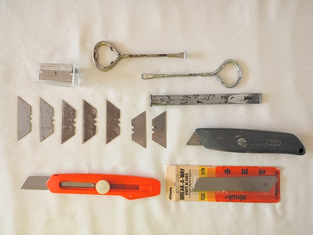 Assorted Utility Knives & Blades & More EUC