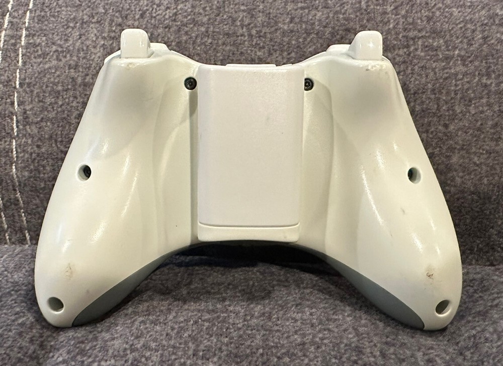 Official Microsoft Xbox 360 White Controller! Works Great! Fast Ship! Authentic!