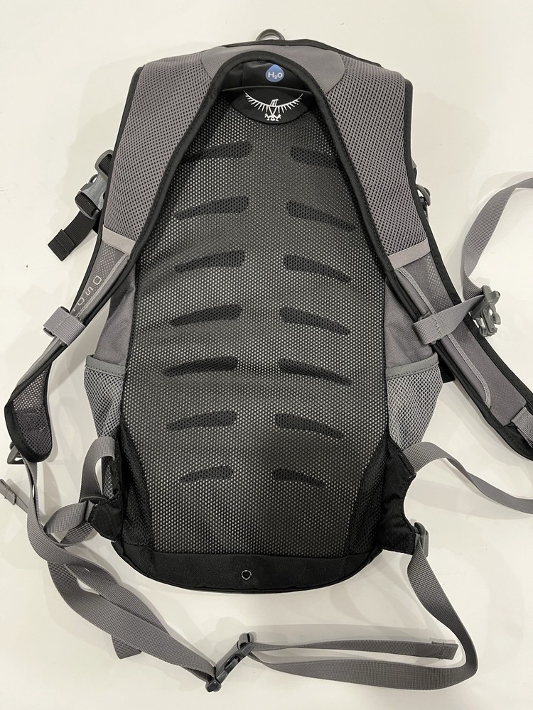 Osprey Daylite Hiking H2O Hydration Backpack Daypack Bag Black/Gray EUC