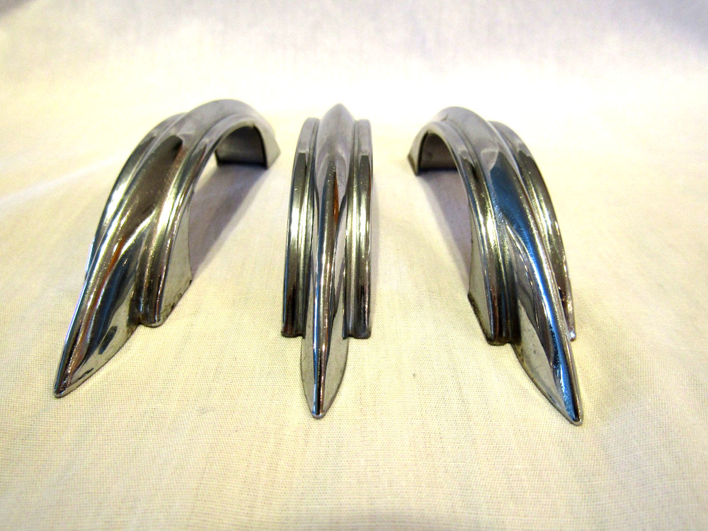 3 Vintage Chrome Drawer Pulls Stepped Sides Pointed Ends Cabinet Handle Amerock