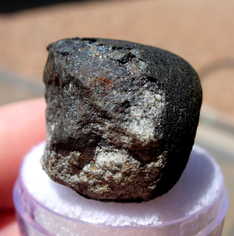 12 grams 19x19x17mm Vinales Cuba as found meteorite fell on Feb 1, 2019 with COA