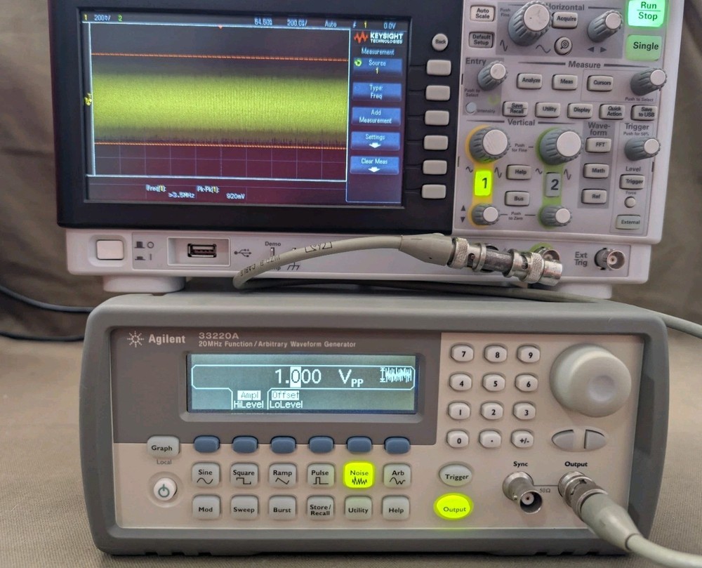 Agilent 33220A 20MHz Function/Arb Waveform Generator - Very Good Condition