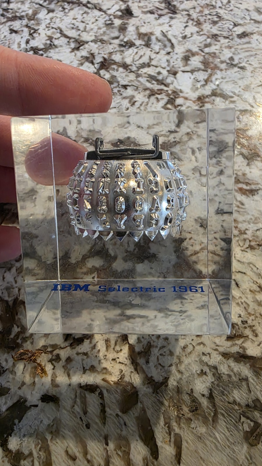 1961 IBM SELECTRIC TYPEFACE ADVERTISING LUCITE CUBE PAPERWEIGHT TYPEWRITER Rare