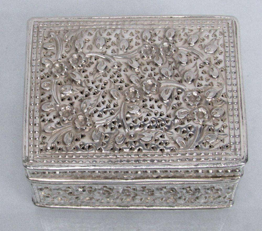 NICE VINTAGE STERLING SILVER SPICE BOX