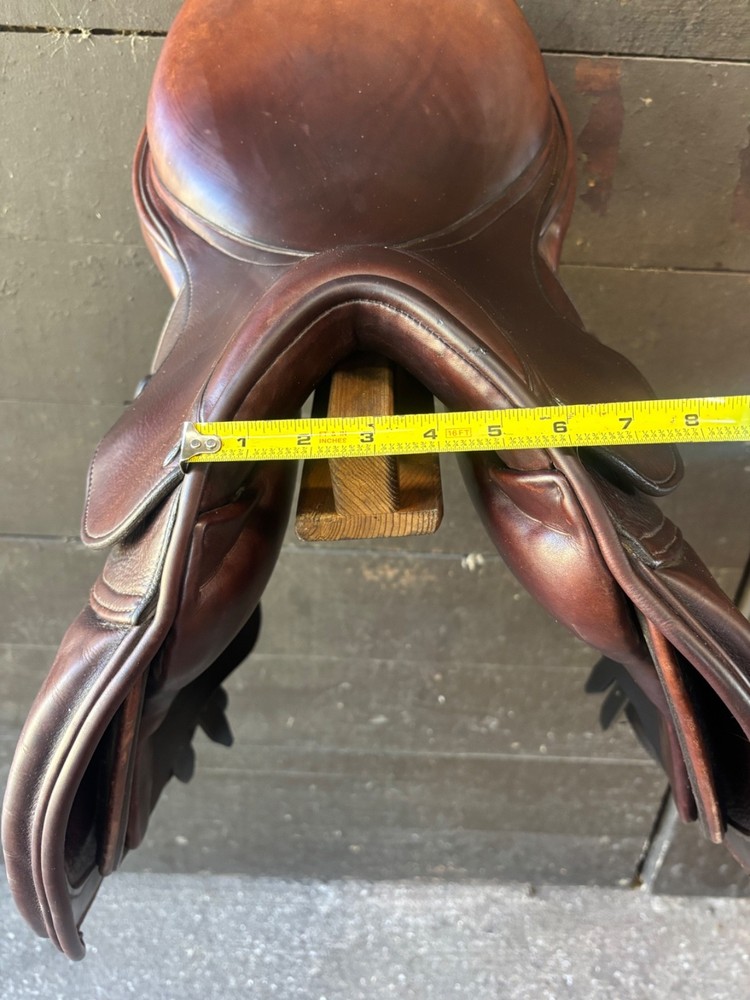 17.5” Schleese Jete Jump Saddle