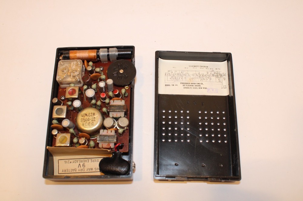 Commodore Superlative TW 88 Transistor Radio (1965?)