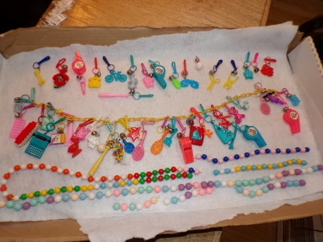 Vintage 1980s Plastic Clip Bell Charm Chain Lot Necklace Pop Beads [fa405]