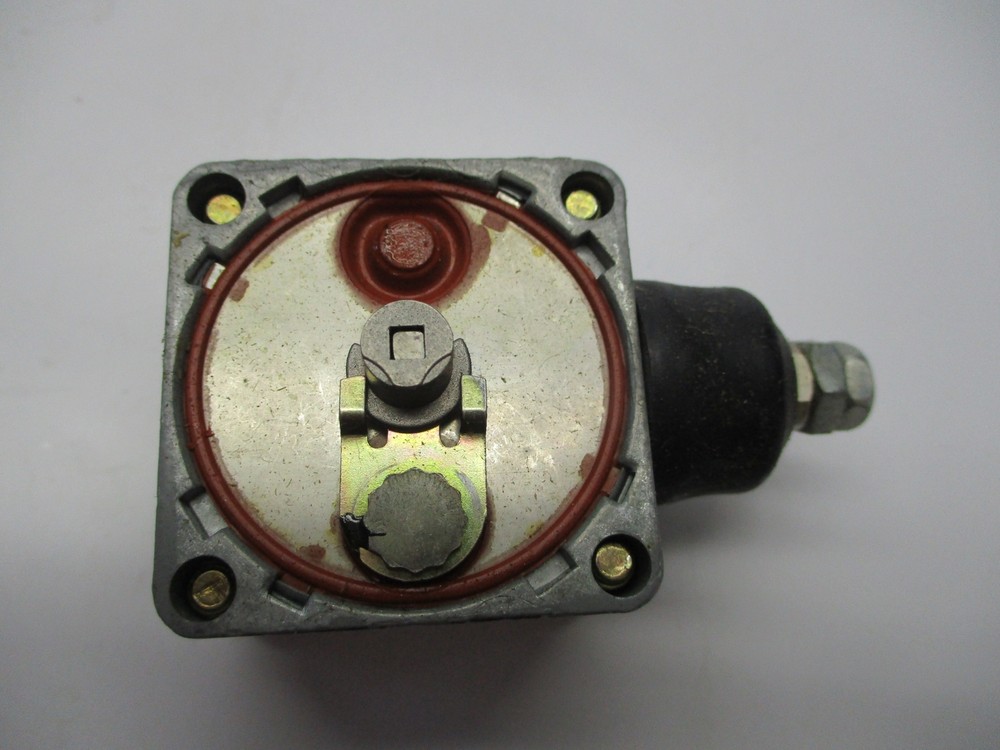 CUTLER HAMMER E50DS2 LIMIT SWITCH HEAD NSMP