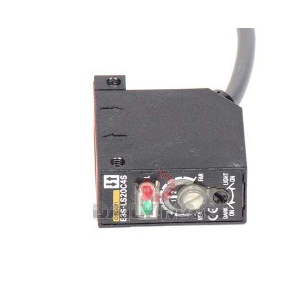 New In Box OMRON E3S-LS20C4S E3SLS20C4S Photoelectric Sensor