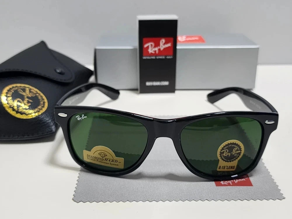 Ray-Ban 2140 Sunglasses Black frame with 50mm green lenses Unisex