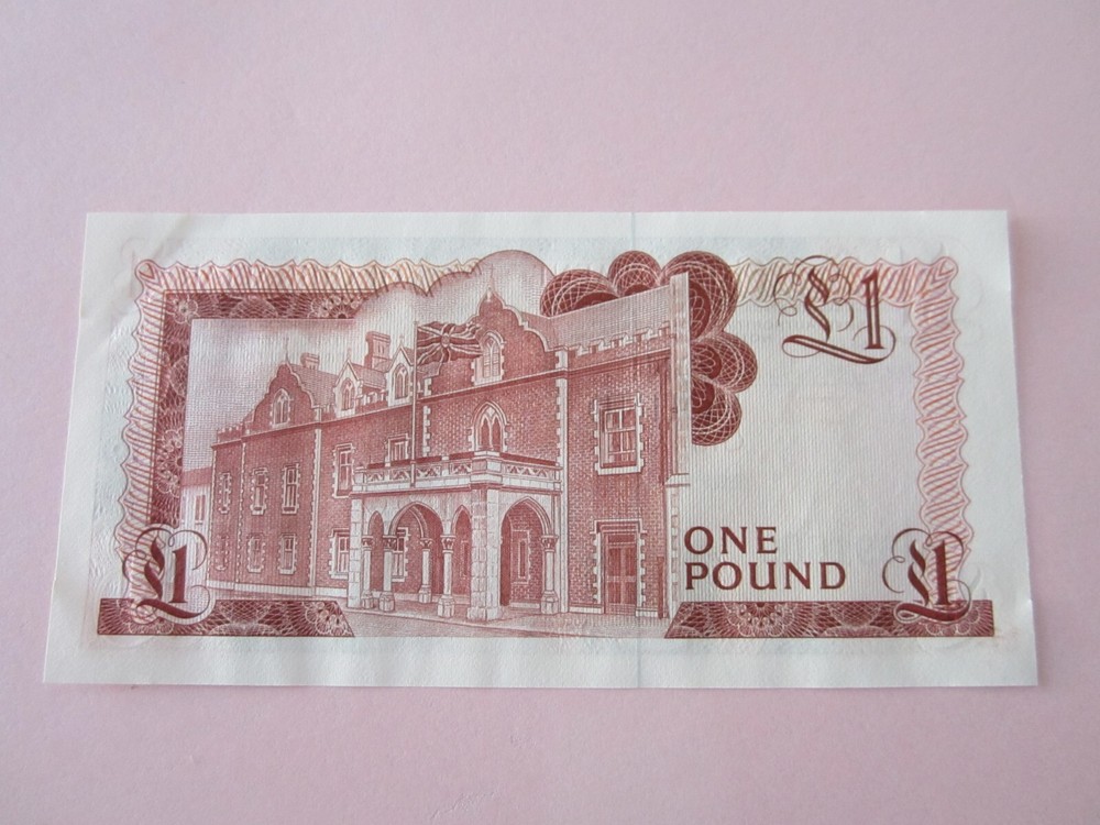 Gibraltar 1975 1 pound note never circulated Combined Post
