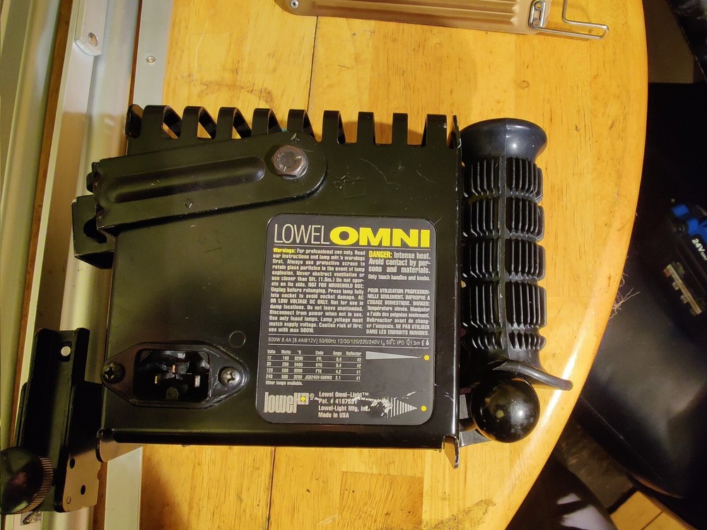 Lowel 3 Light kit With Light Bank