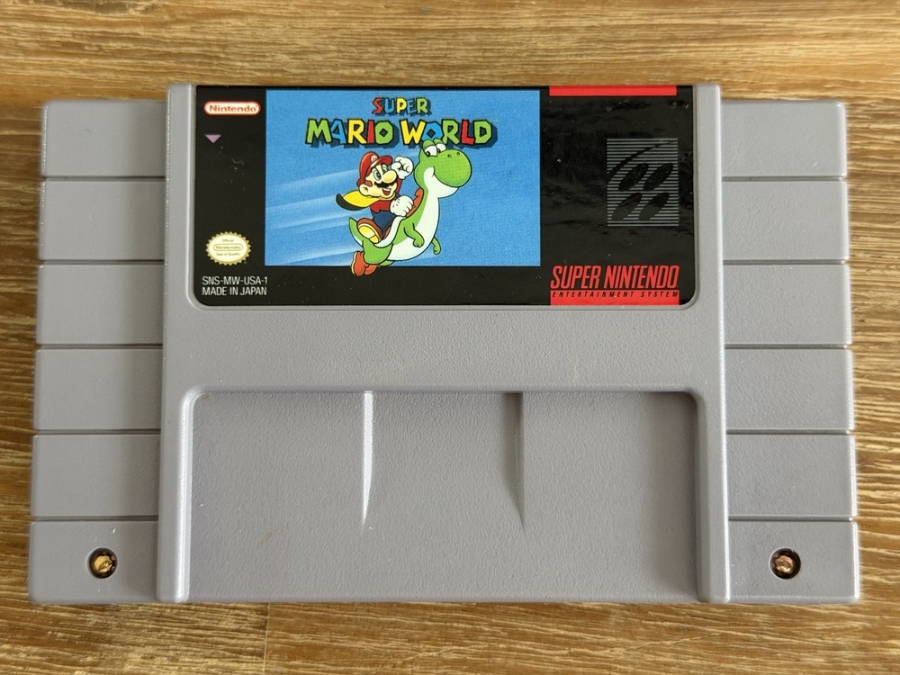 PRISTINE SNS-001 Console w/ Super Mario World & Manual + Controller & Cords
