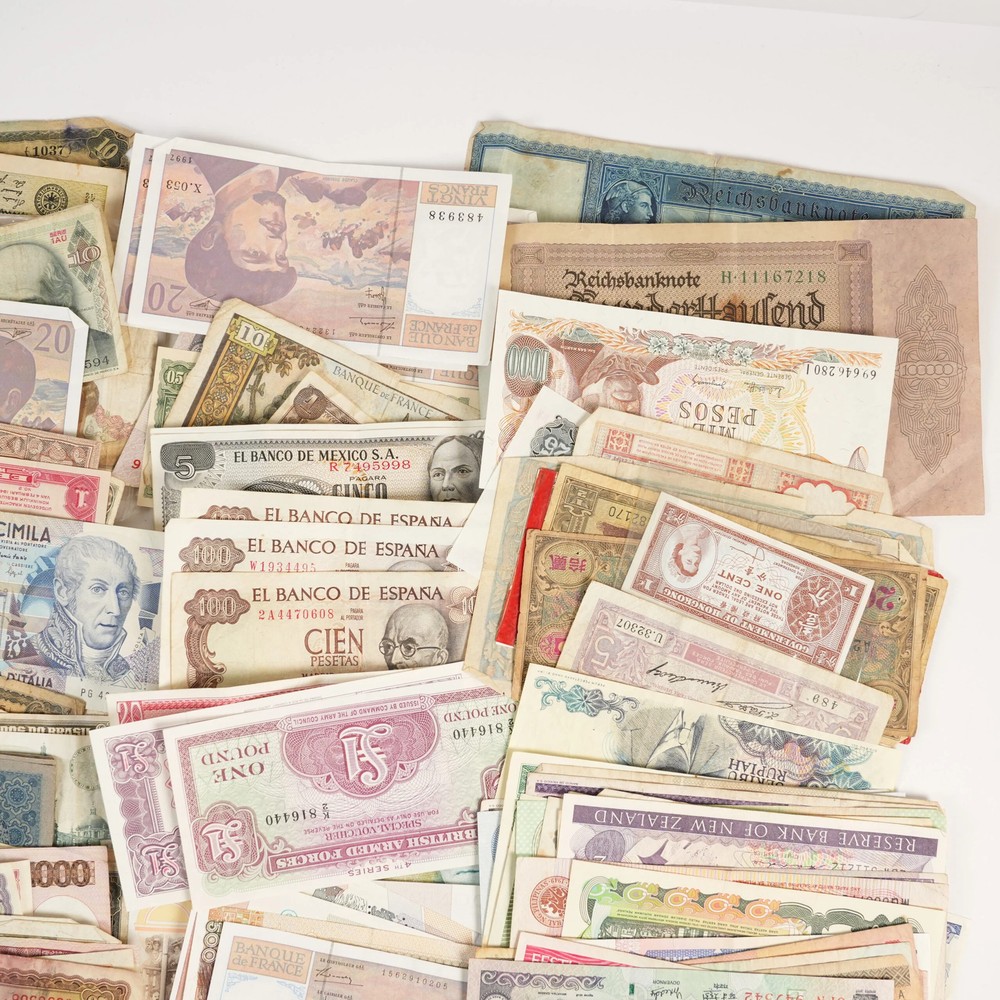 194x Assorted World/Foreign Bank Notes 30562