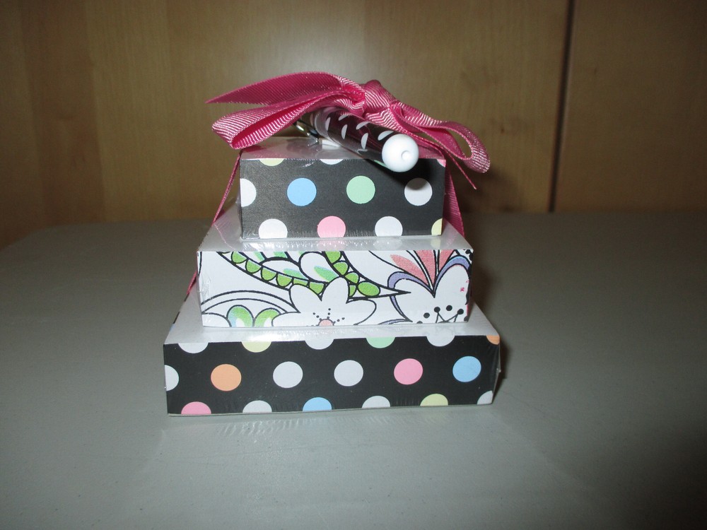 Hallmark Note Tower With Pen - Hallmark Stationary - NEW