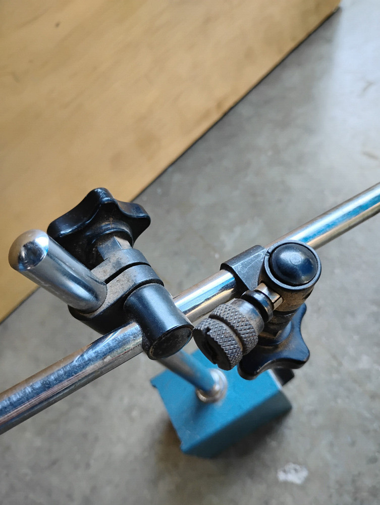 Central Tools Magnetic Base & Arm Adjustable Swivel Post Rod