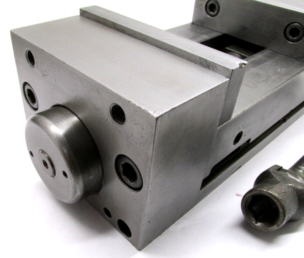 KURT 6" PULL-TYPE II CNC MACHINE VISE w/ JAWS & HANDLE - #PT600