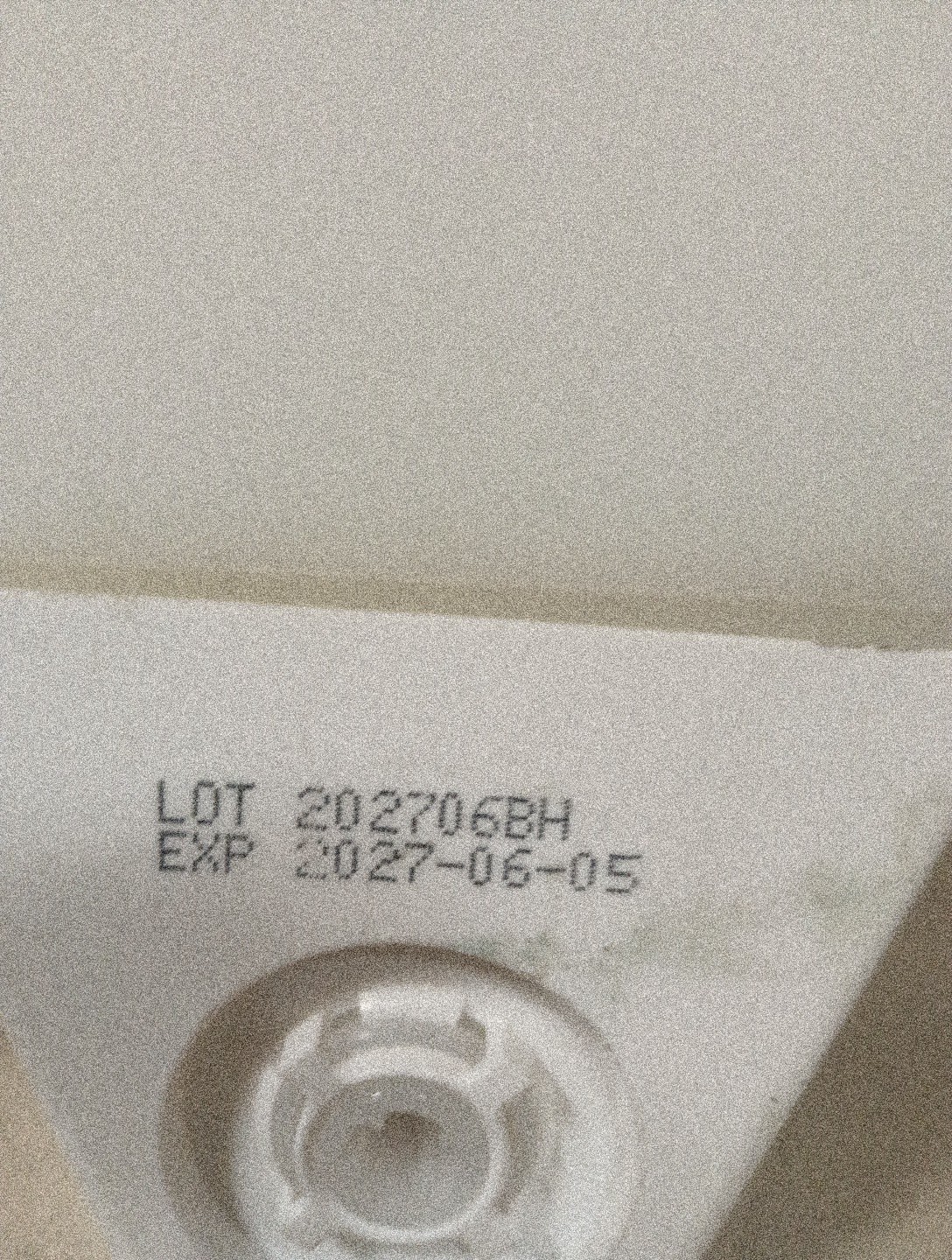 3M AVAGARD 9216, Exp 5-6-27. 40.6 Oz, 385