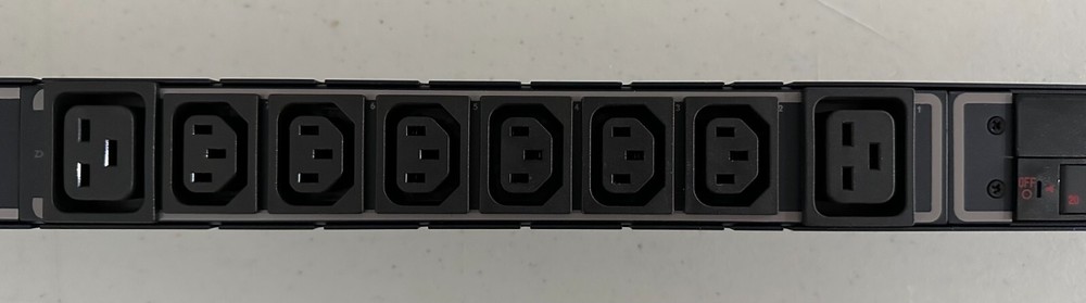 SERVER TECHNOLOGY SENTRY CABINET DISTRIBUTION UNIT CSG-24VYM411A1