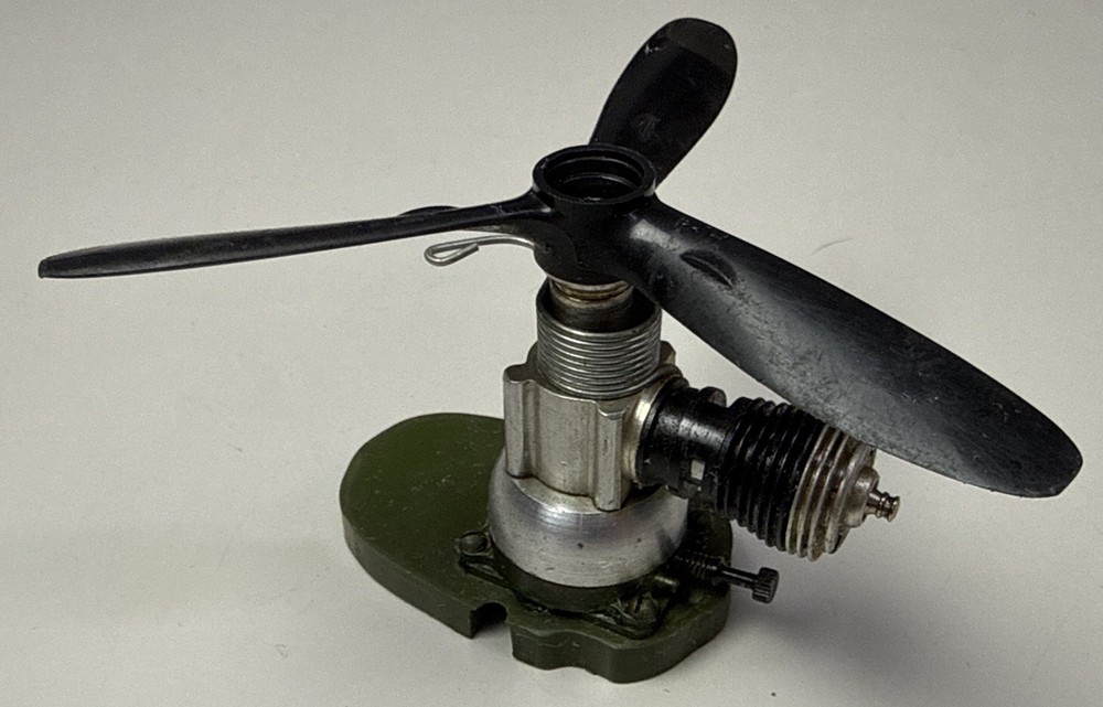 Cox Vintage Thimble Drone Space Bug Engine 5d 3p 3c2