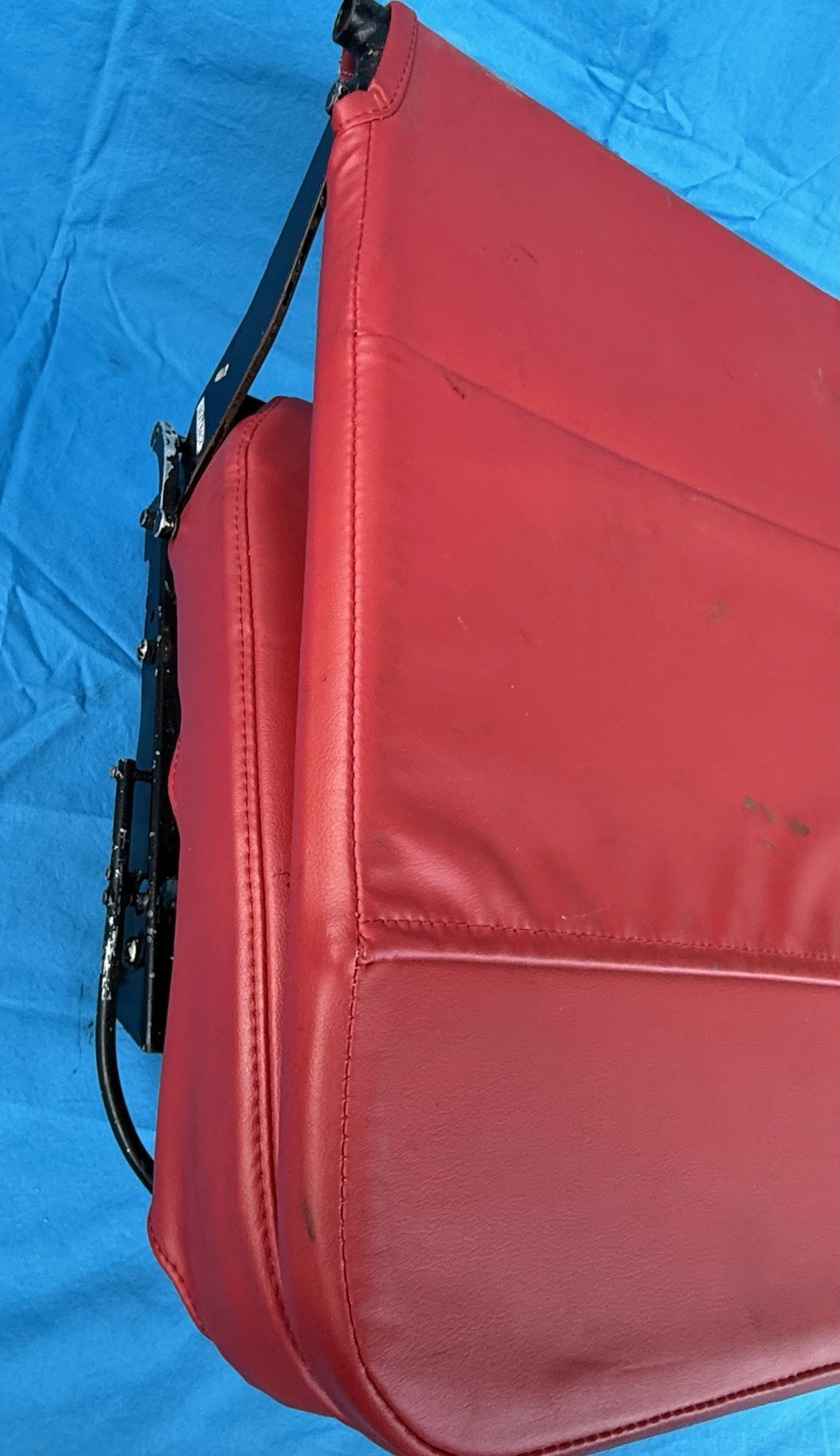 PN 0414058-1 Seat Pilot Cessna A152 Aerobat