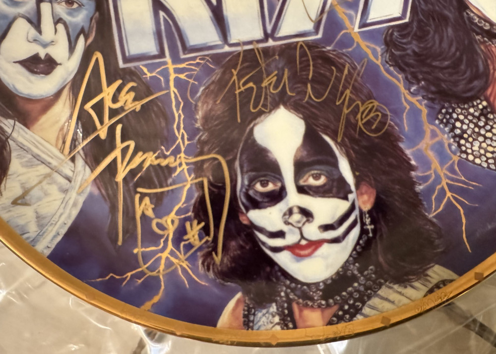 KISS ORIGINAL MEMBERS (PAUL, GENE, PETER, ACE) 1997 GARTLAN SIGNED PLATE A/P (B)