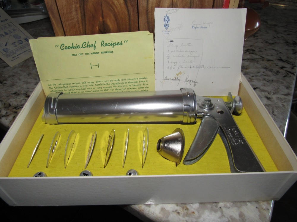 Vintage WF Meyer COOKIE CHEF Trigger Quick Cookie Press Complete - Box & Recipes