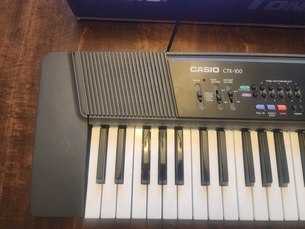 CASIO CTK-100 Portable Beginners Keyboard With AC Adapter