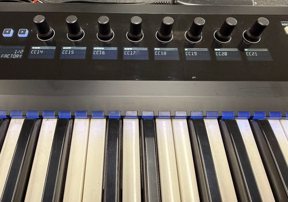 Native Instruments Komplete Kontrol S61 61-Key MIDI Keyboard Controller – Tested