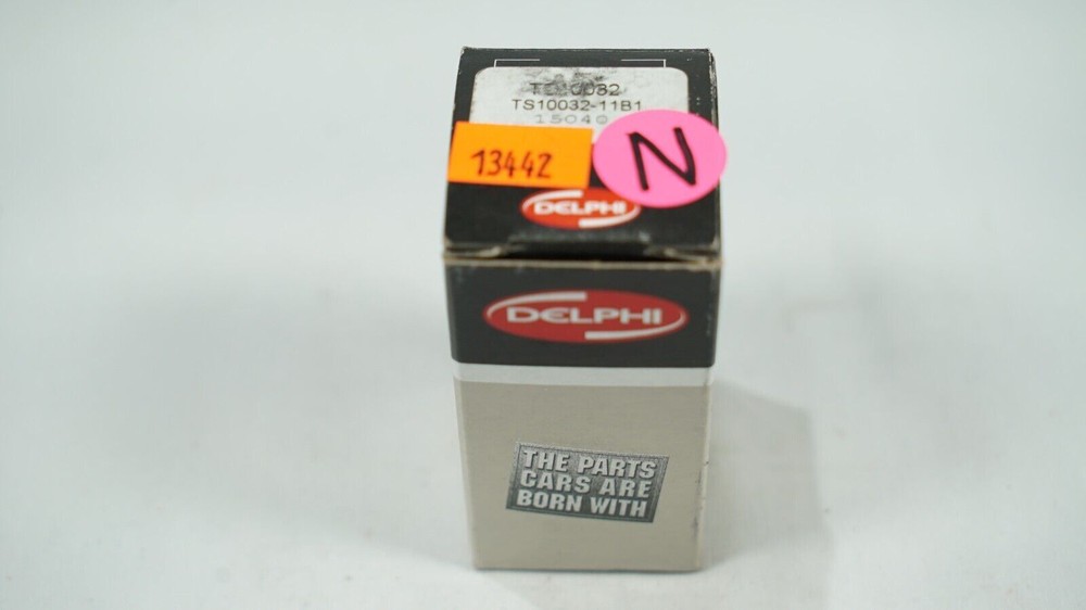 Delphi TS10032 Engine Coolant Temperature Sensor New in Box