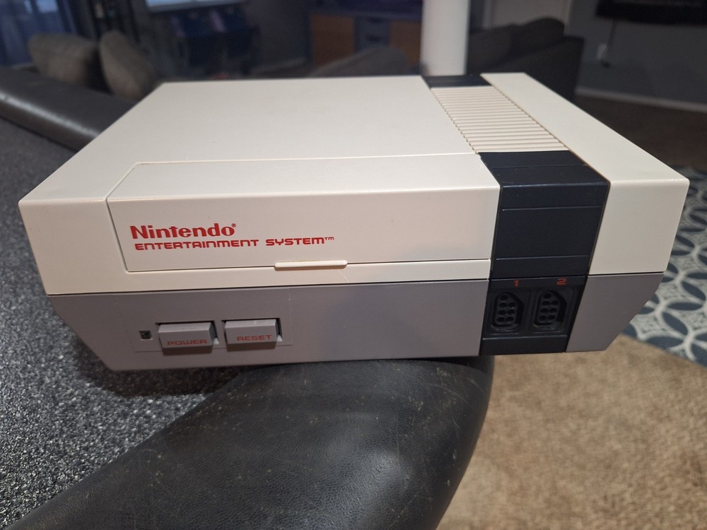 OEM Nintendo NES Top Bottom Complete Housing Shell Only Replacement EXCELLENT