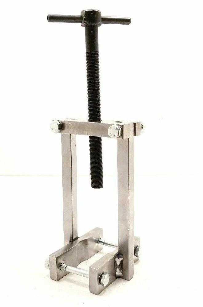 ,. A Transmission Pump Puller Tool with Adjustable Jaws pump extractor