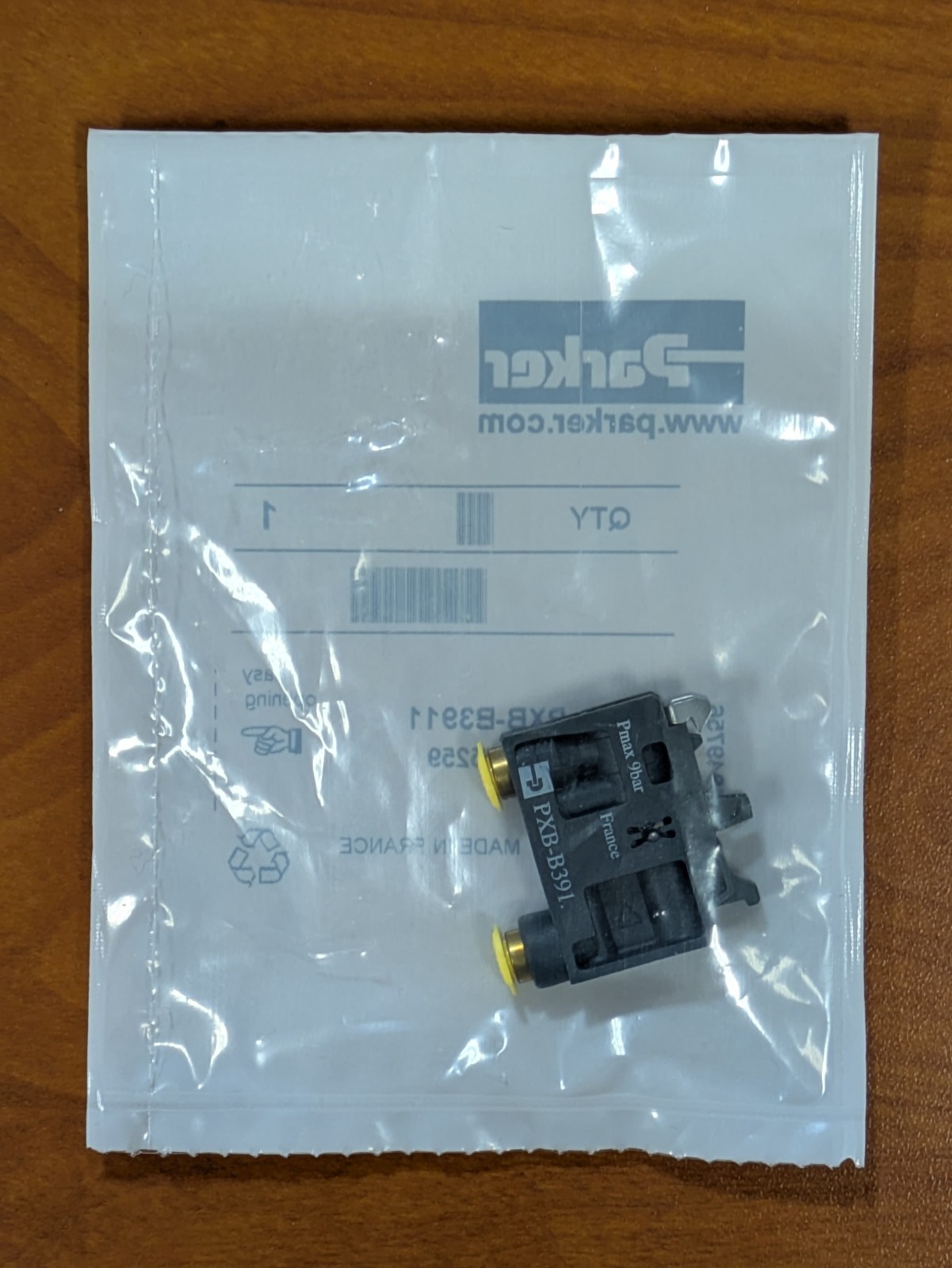 Parker PXB-B3911 Control Switch Valve Pneumatic New Free Shipping Qty Available