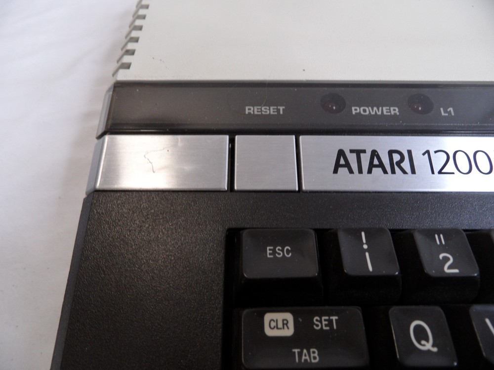 Atari 1200XL Computer Game Console w/ Power & Composit Video cable - Tested