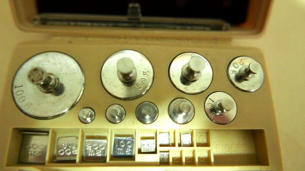 Ohaus 17 pc Precision Calibration Weight Set 1-100g & 10-500mg with Case