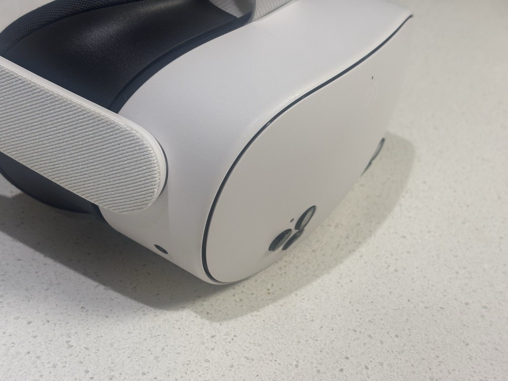 *Excellent* Meta Oculus Quest 3s 128GB HEADSET ONLY