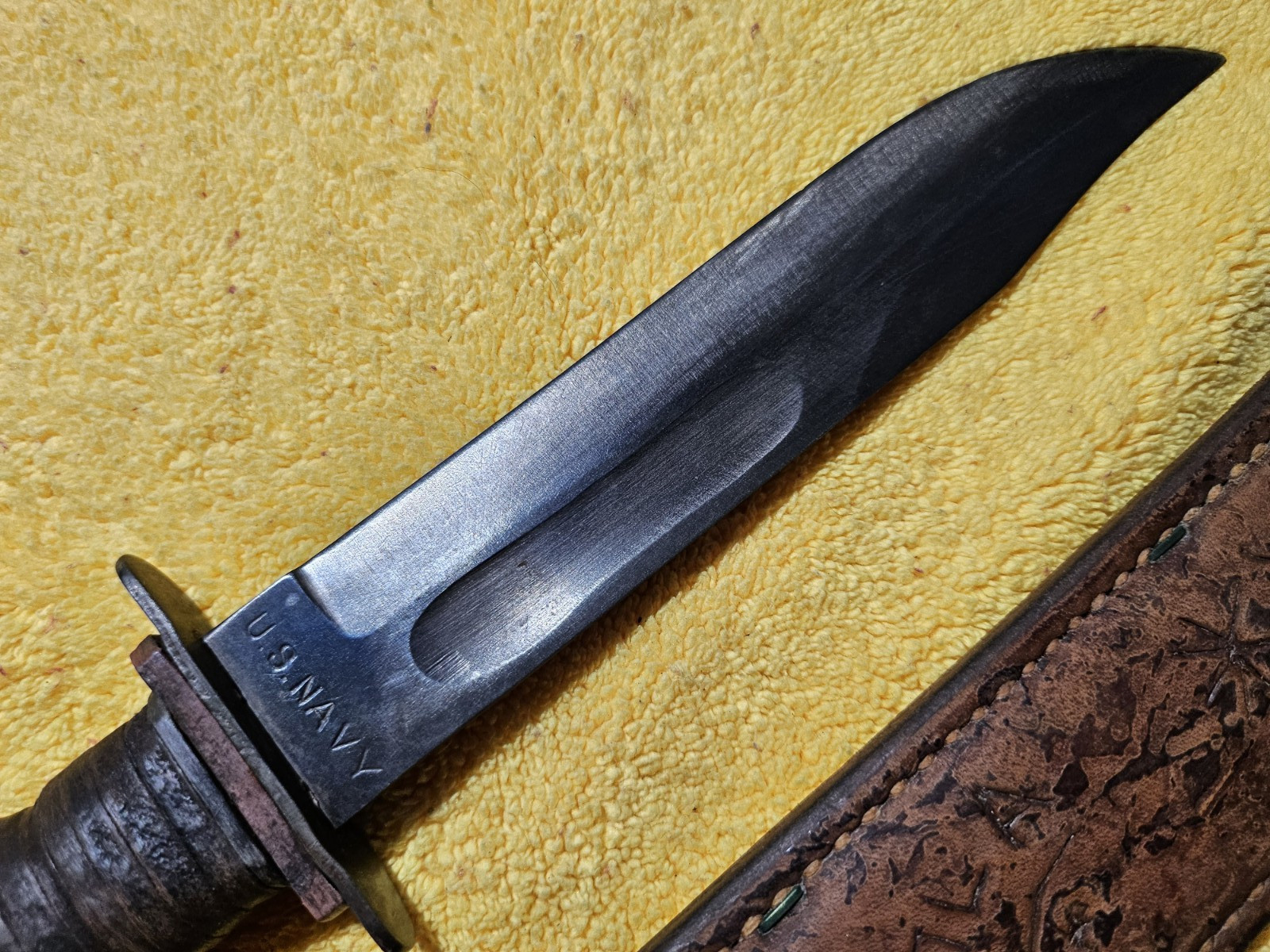 WW II US Navy Pal RH-37 Red Spacer 7" Blade & Leather Sheath. FREE SHIP.