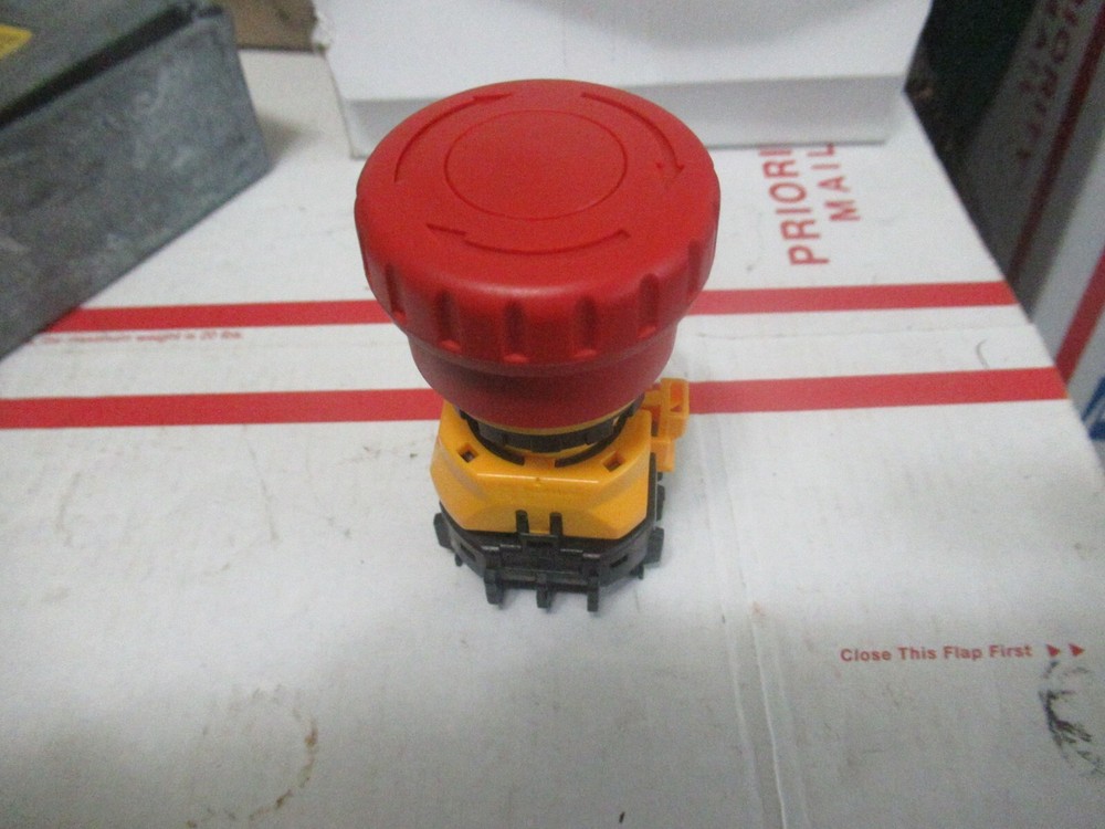 IDEC XWIE-BV   EMEGENCY STOP SWITCH