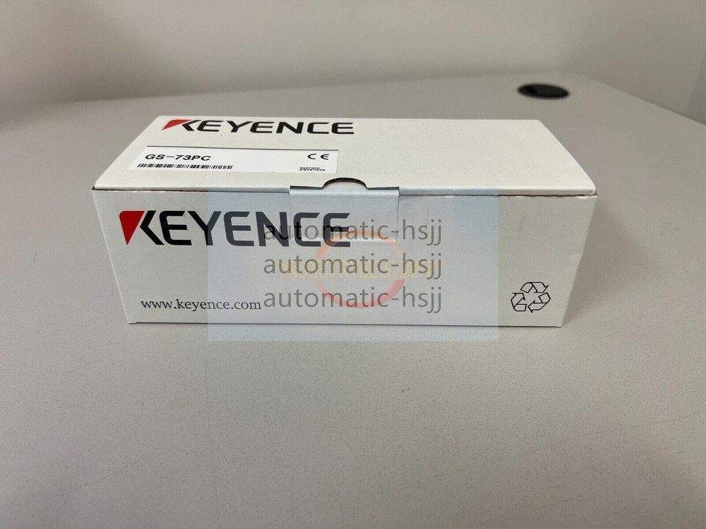 ONE NEW KEYENCE GS-73PC
