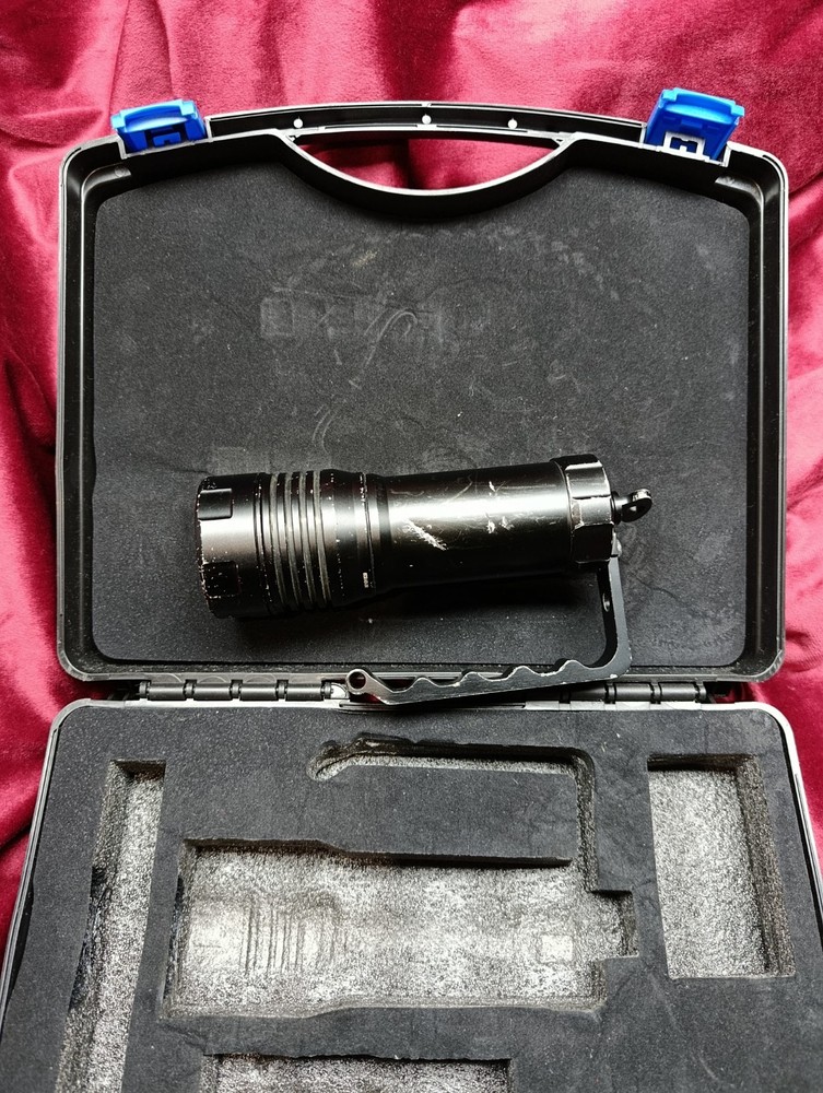 OrcaTorch D860 4200 Lumens Professional dive light Led torch search light