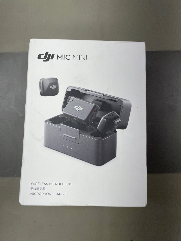 DJI Mic Mini Wireless Microphone System (2 Transmitters, 1 Receiver, Charging Ca