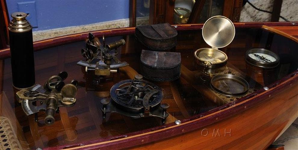 Antique-Style Brass Compass with Leather Case