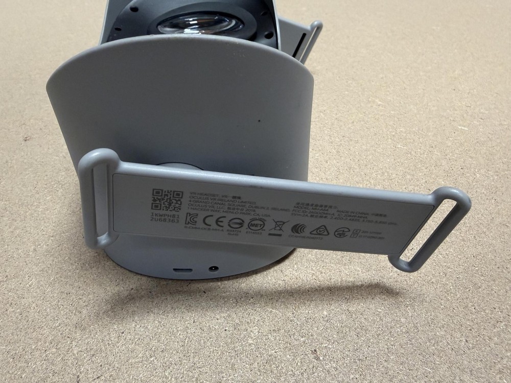 Oculus Go Standalone VR Headset 64GB Model MH-A64