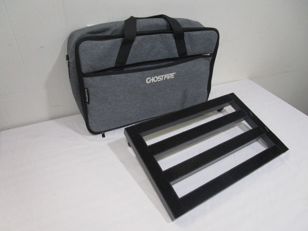 Nice Ghostfire Guitar Effects Pedalboard w/ Case ------------------------- Cool!